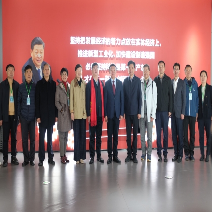 中國環(huán)保產(chǎn)業(yè)協(xié)會黨委書記、會長郭承站率領各省市環(huán)保產(chǎn)業(yè)協(xié)會領導蒞臨泰隆集團參觀考察