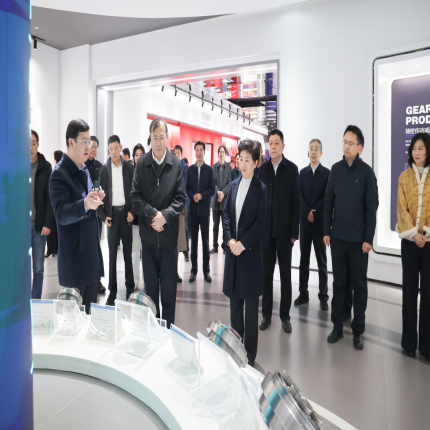 聚焦新質(zhì)生產(chǎn)力！南通、揚(yáng)州、鎮(zhèn)江、泰州組全國人大代表調(diào)研泰隆集團(tuán)